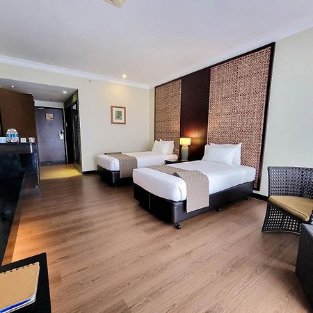 Mines Beach Resort Hotel Сері-Кембанган Екстер'єр фото