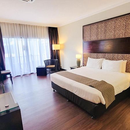 Mines Beach Resort Hotel Сері-Кембанган Екстер'єр фото