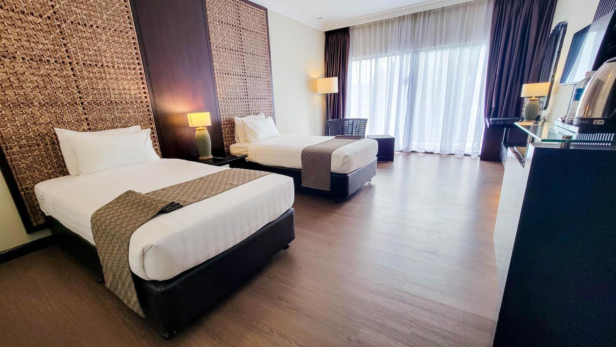 Mines Beach Resort Hotel Сері-Кембанган Екстер'єр фото