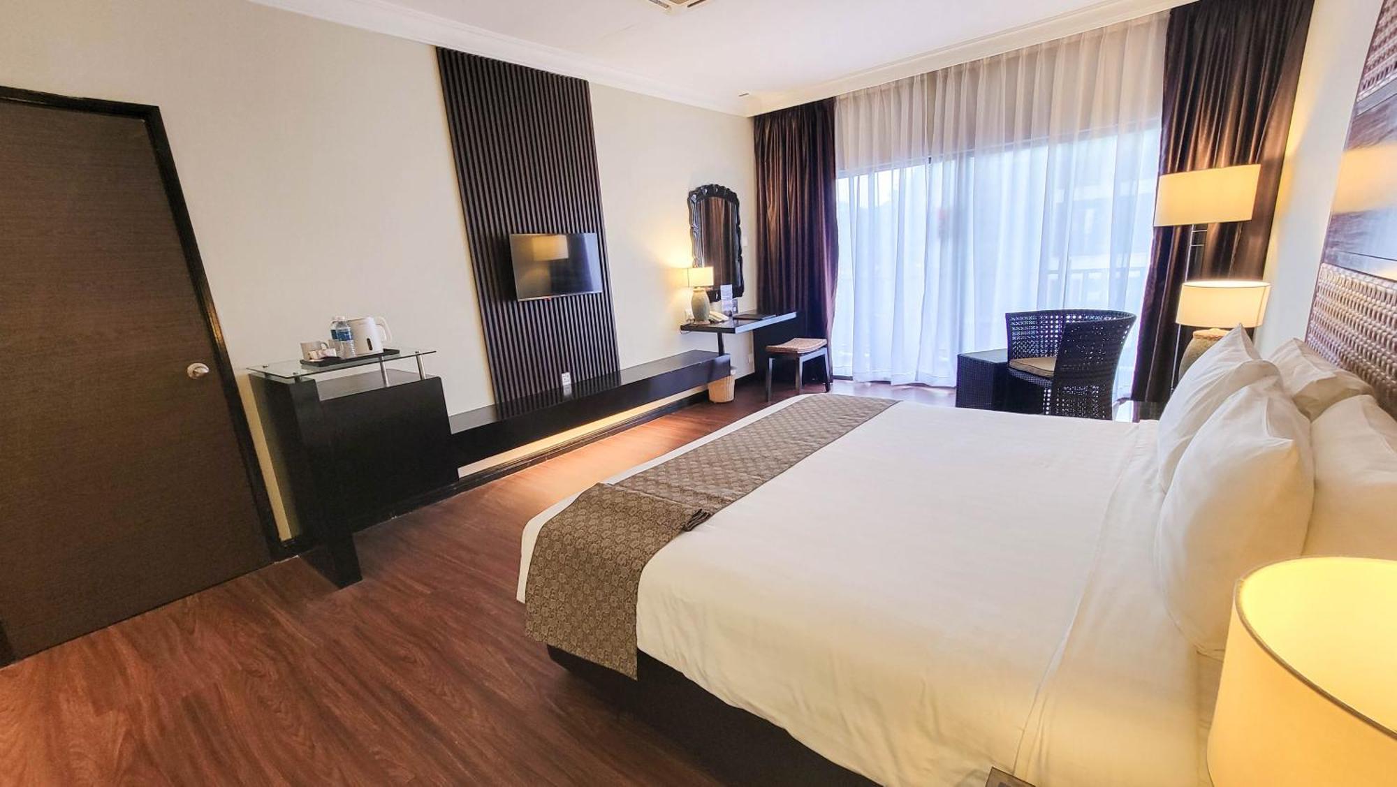 Mines Beach Resort Hotel Сері-Кембанган Екстер'єр фото