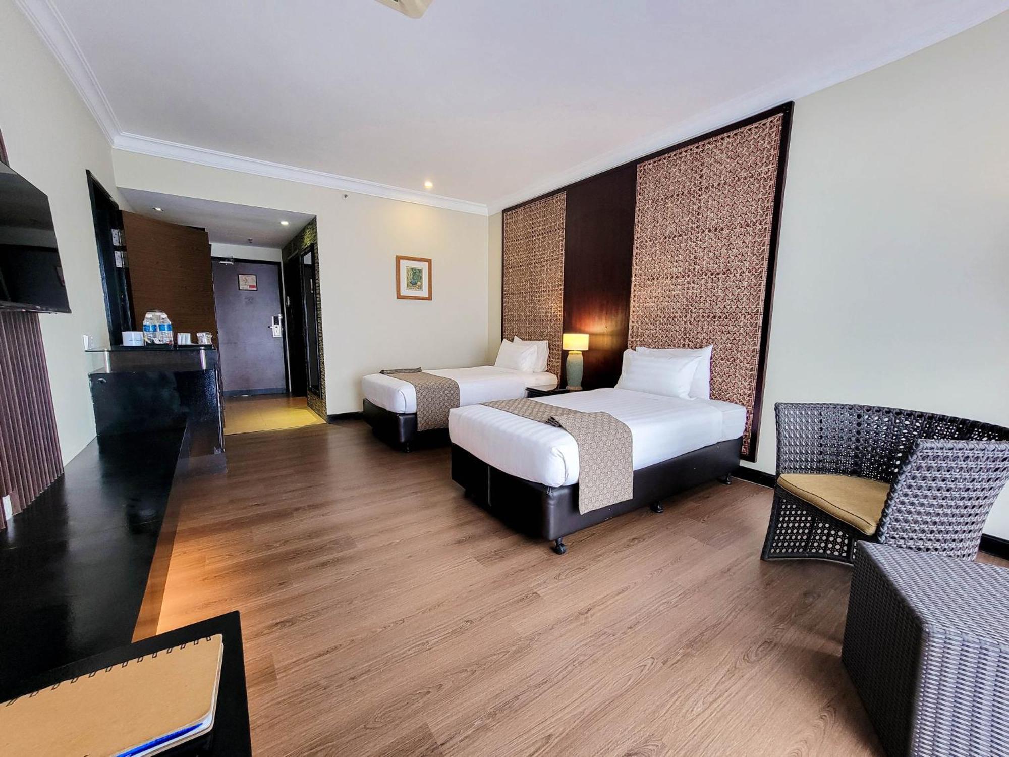 Mines Beach Resort Hotel Сері-Кембанган Екстер'єр фото