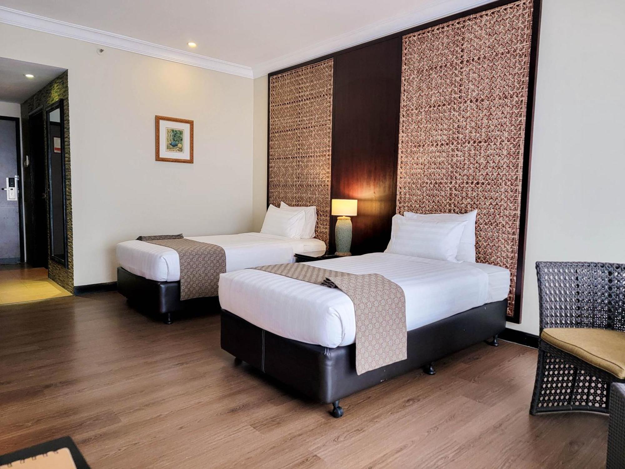 Mines Beach Resort Hotel Сері-Кембанган Екстер'єр фото
