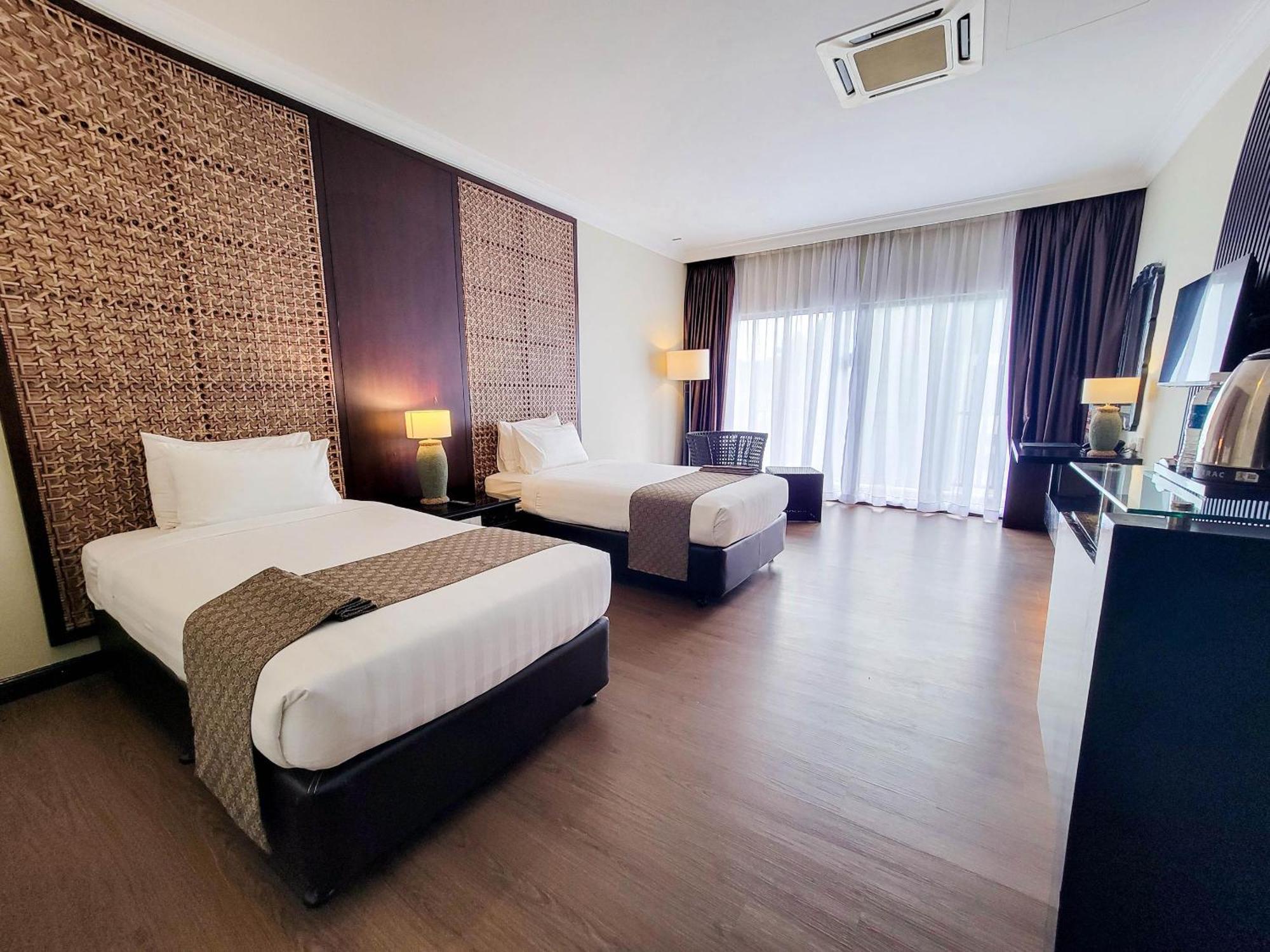 Mines Beach Resort Hotel Сері-Кембанган Екстер'єр фото